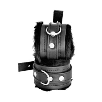 Fluffy Inside Black Leather Handcuffs koop je bij Speelgoed voor Volwassenen