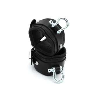 Leather Handcuffs with Metal Shackle koop je bij Speelgoed voor Volwassenen