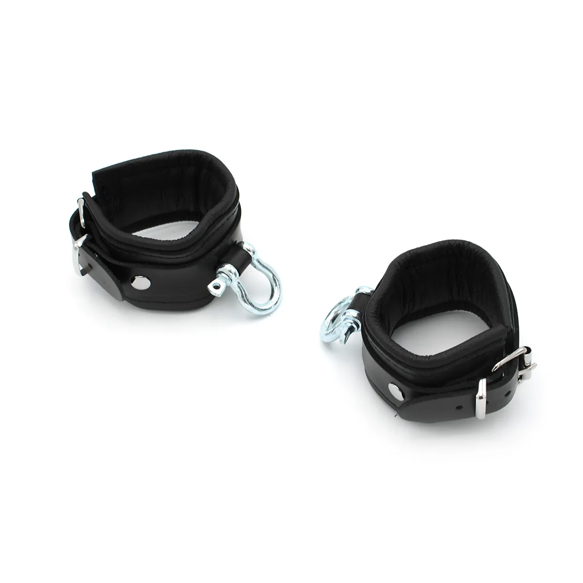 Leather-Handcuffs-with-Metal-Shackle-134-KIO-0371-4